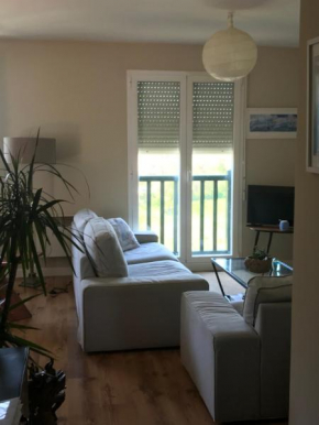 Appartement à côté de la plage avec piscine climatisé